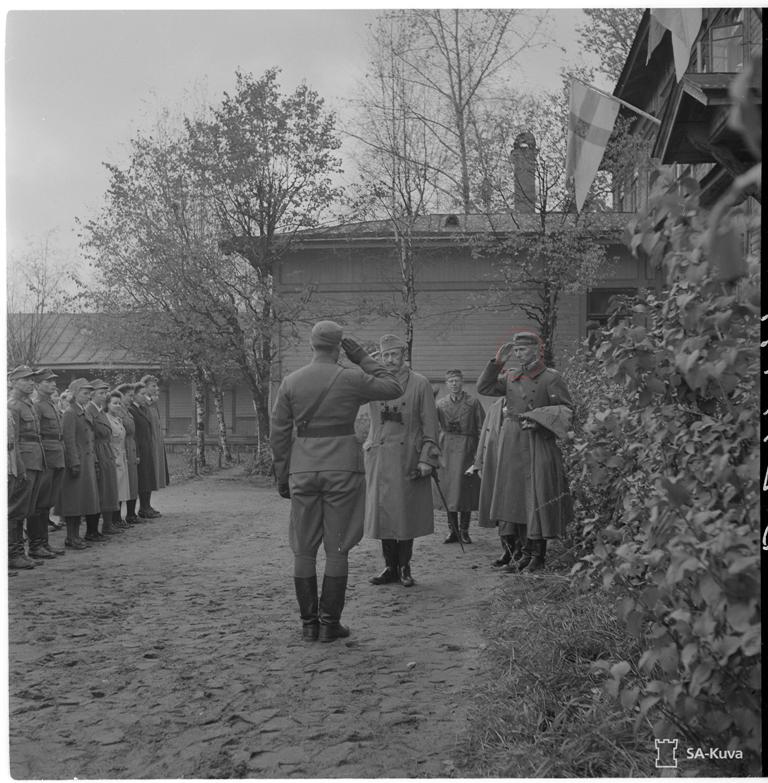 маннергйм во время посщения KanRE 13.10.1942.jpg