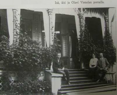вилла Виенола. Олави с родителями 1910е.jpg