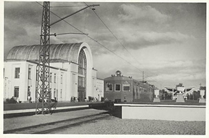 Вокзал. Первый электропоезд. 1955 год.