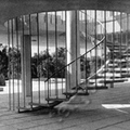 Винтовая лестница на открытых террасах ресторана «Олень».