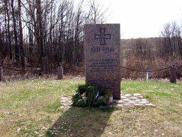 Памятник жителям Иханталы, погибшим в войнах 1939-40 и 1941-44 гг.
