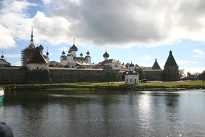 Вид с монастырского причала на Соловецкий Кремль