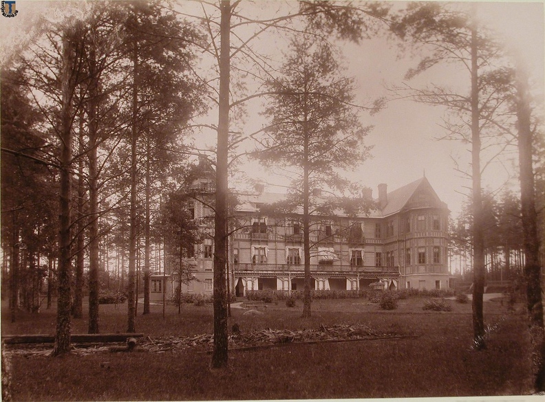 13. Вид здания Мариинского отделения (для детей) санатория (с южной стороны).jpg