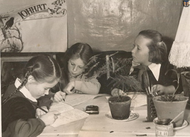 Занятия в кружке Дома Пионеров на Ленина в Зеленогорске 1959 г