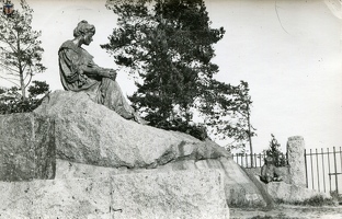 Мариоки, могила М. Крестовской, 1939 г.